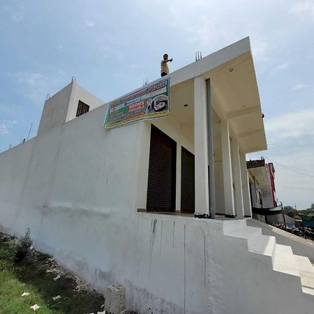 Oyo Hotel Hastinapur Palace Meerut Esterno foto