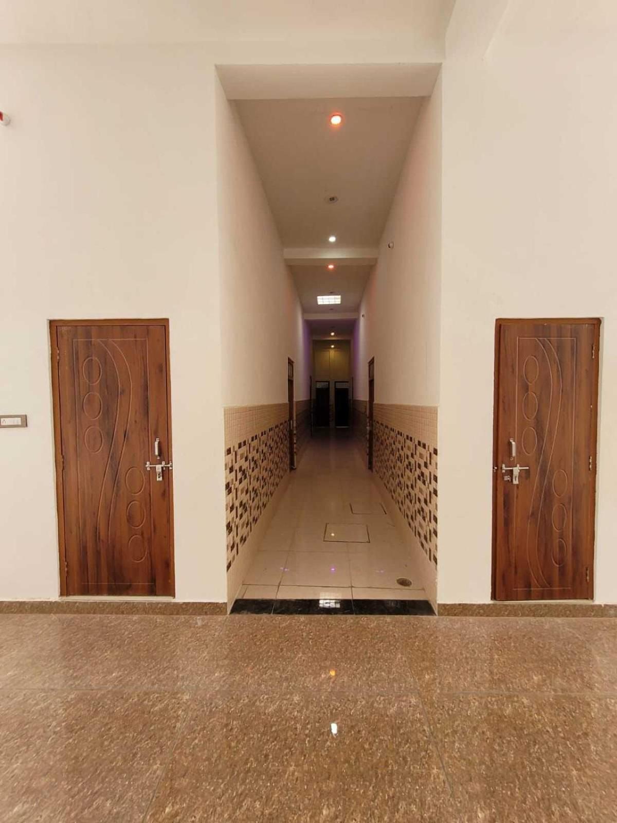 Oyo Hotel Hastinapur Palace Meerut Esterno foto